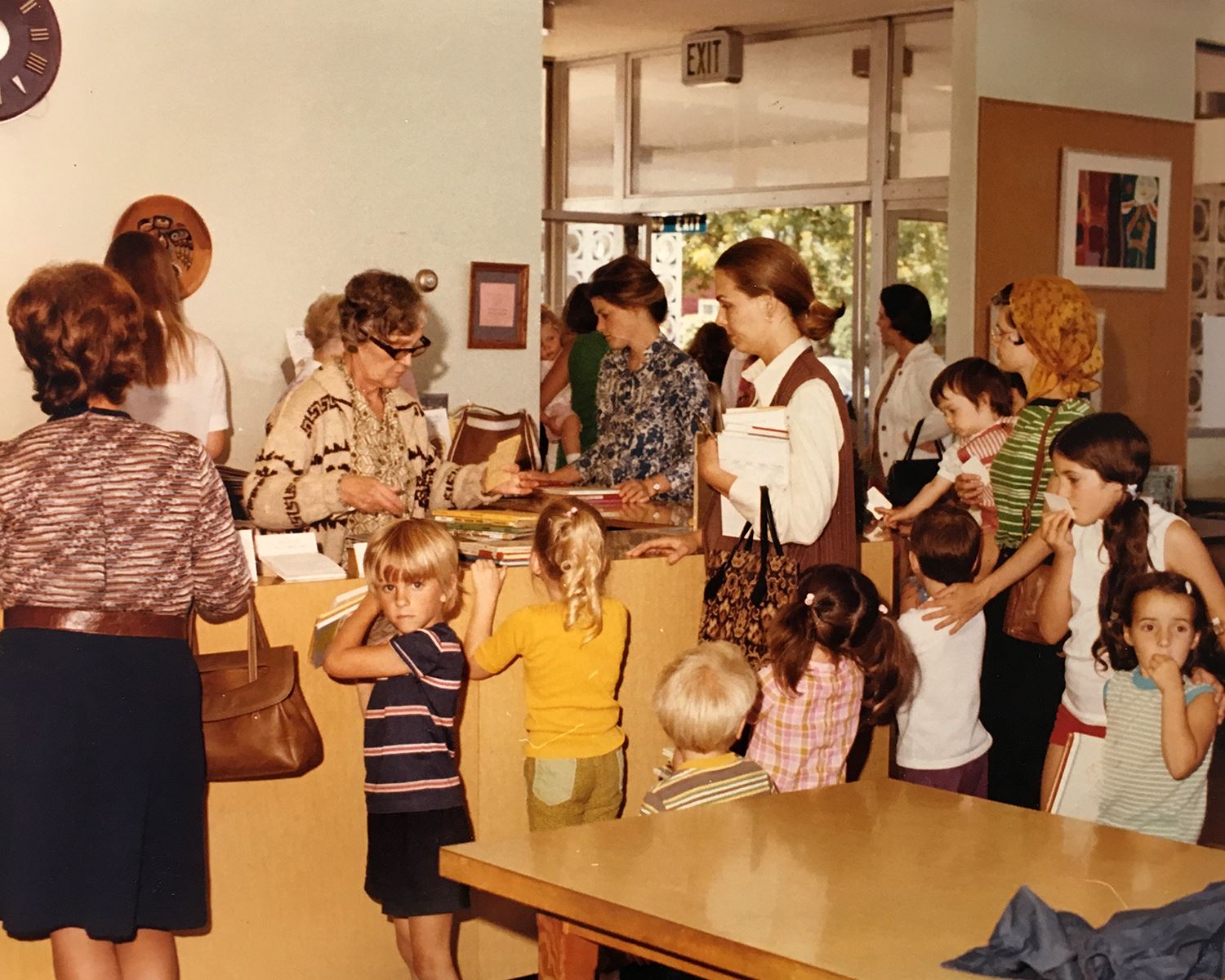 Photo from the late 1950s of many people inside a library building.