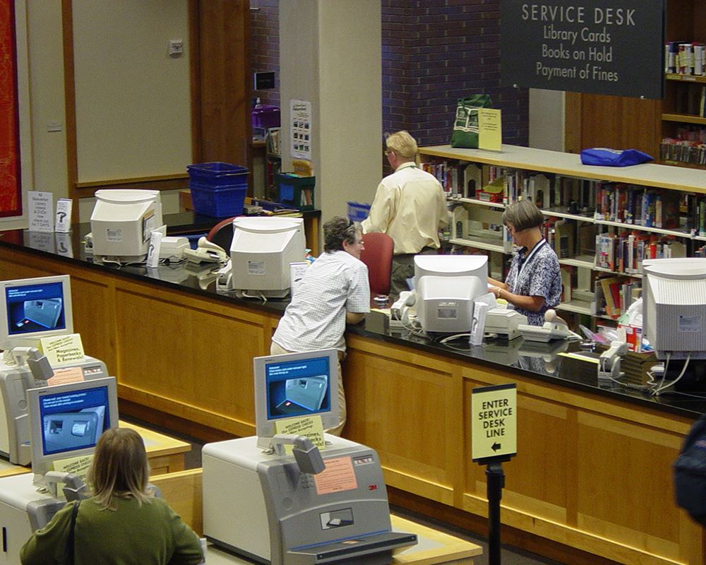 Photo from the early 2000s of the inside of a library building.